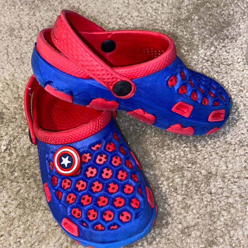 Captain America toddler clogs